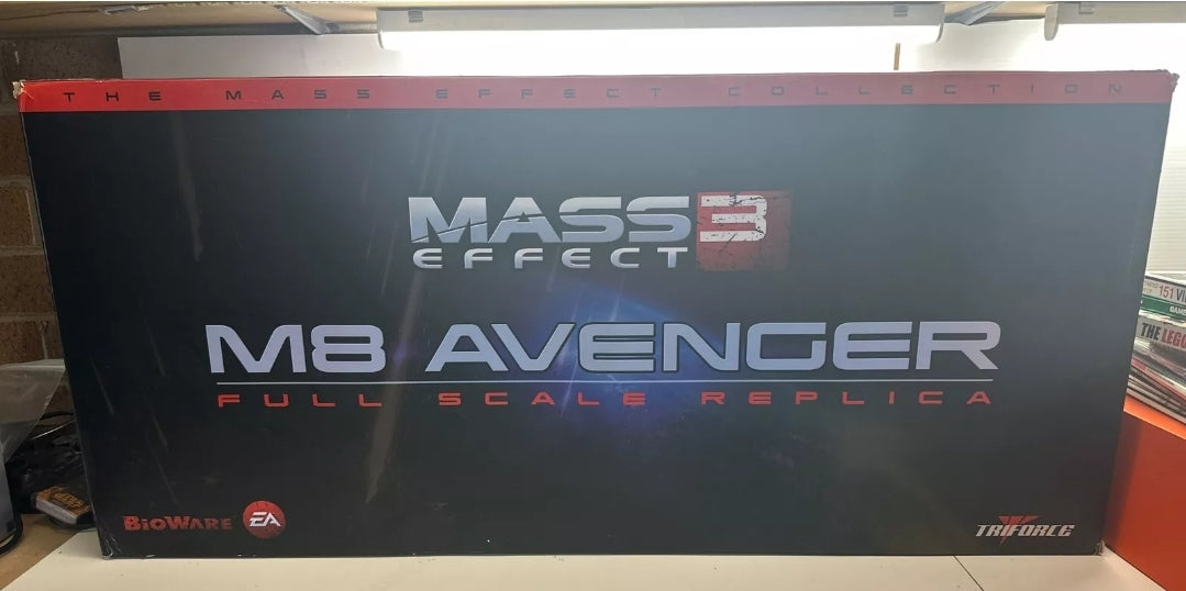 Mass Effect 3 M8 Avenger Full Scale Replica (Boxed) 1/500