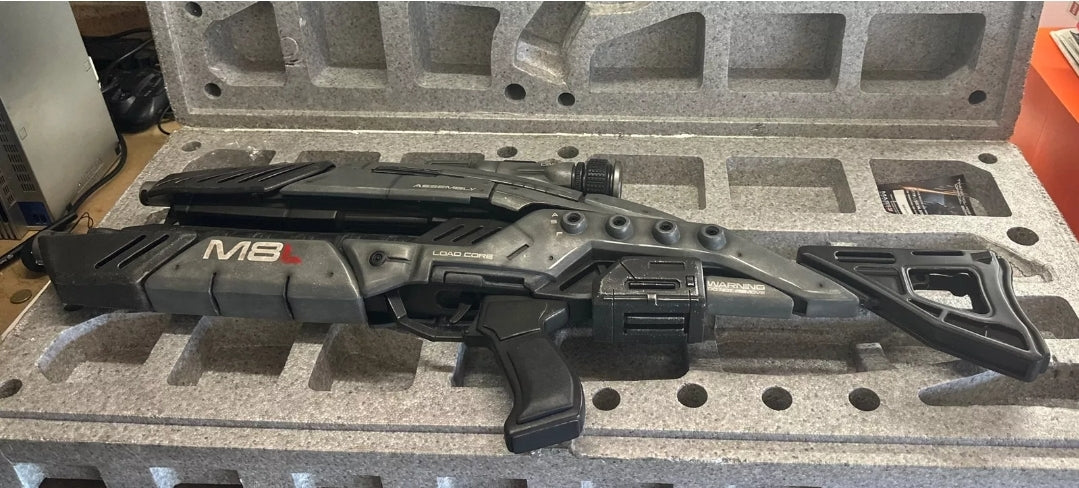 Mass Effect 3 M8 Avenger Full Scale Replica (Boxed) 1/500