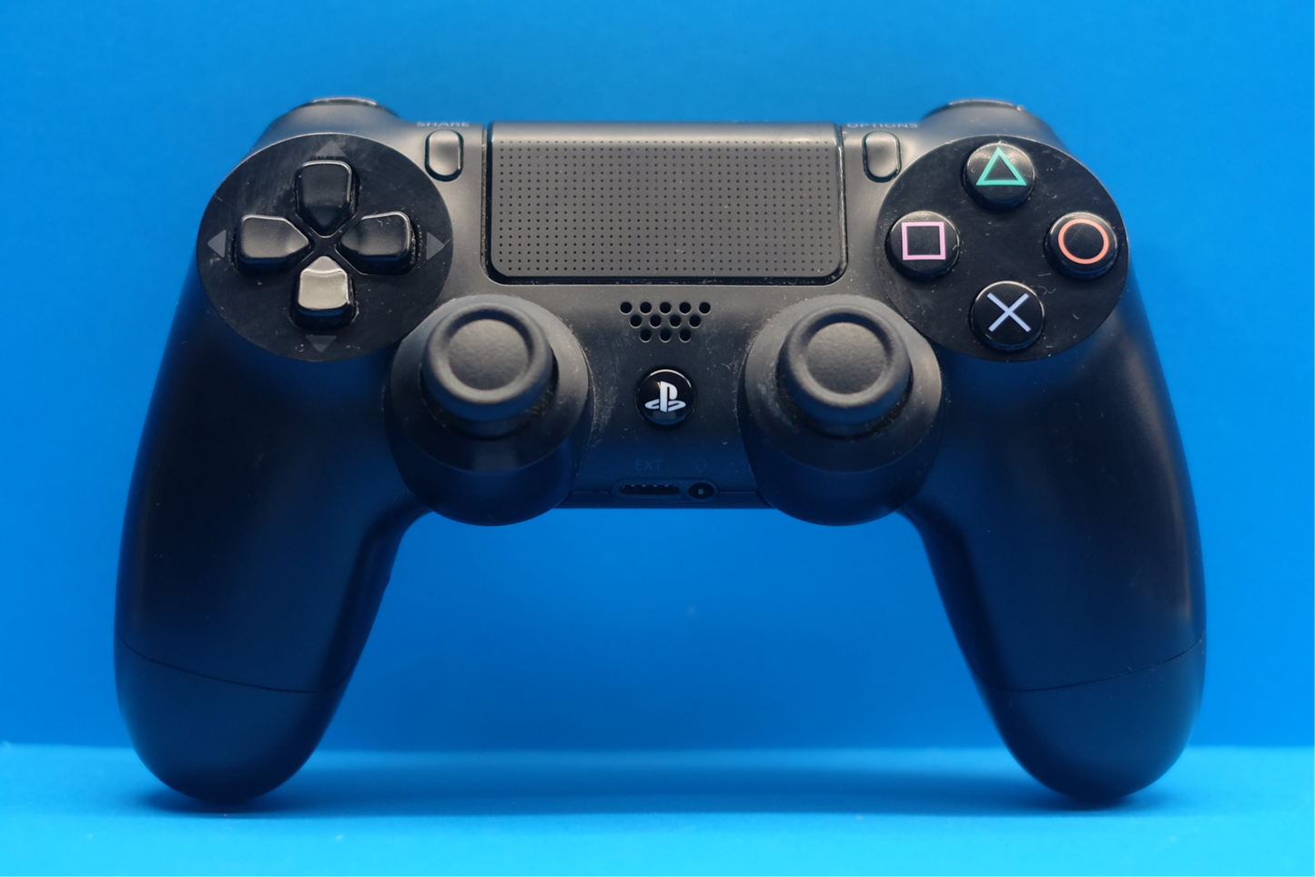 Official Dualshock 4 Playstation 4 Controller (Black) - Pre-Owned